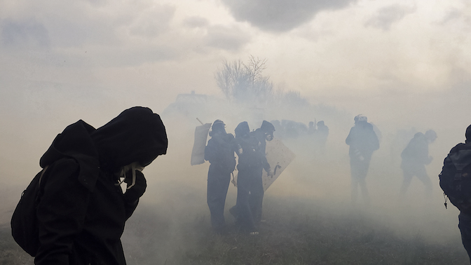 Gaz lacrymogènes durant la manifestation contre les mégabassines